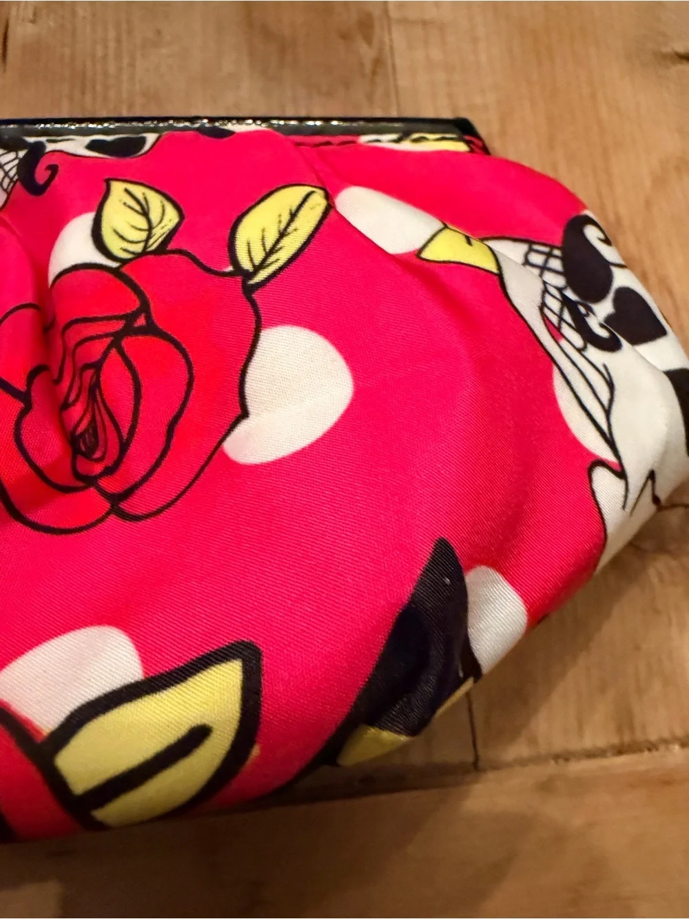 Betsey Johnson Bright Pink Black Skull & Rose Cosmetic Pouch Toiletry Bag
